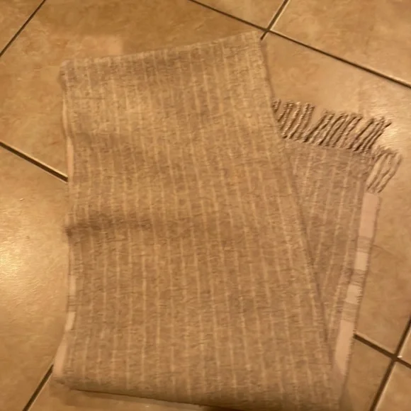 Burberry scarf 🧣 - Picture 5 of 5